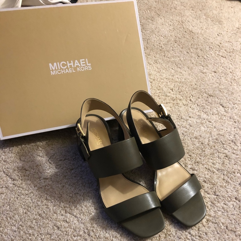 Michael Kors Leather Sandals Sz 6.5